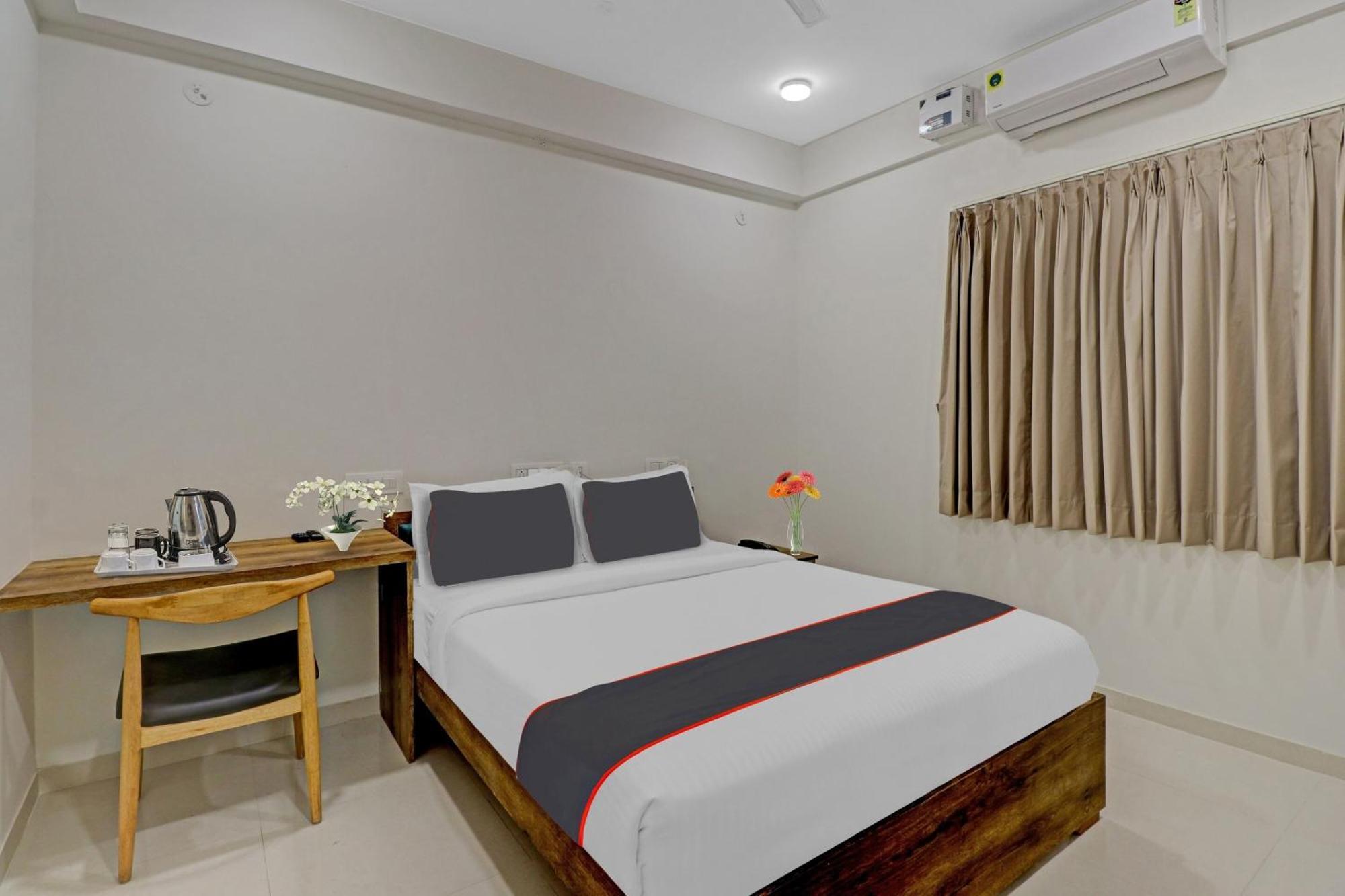 Capital O Royal Manyata Hotel Бангалор Екстериор снимка
